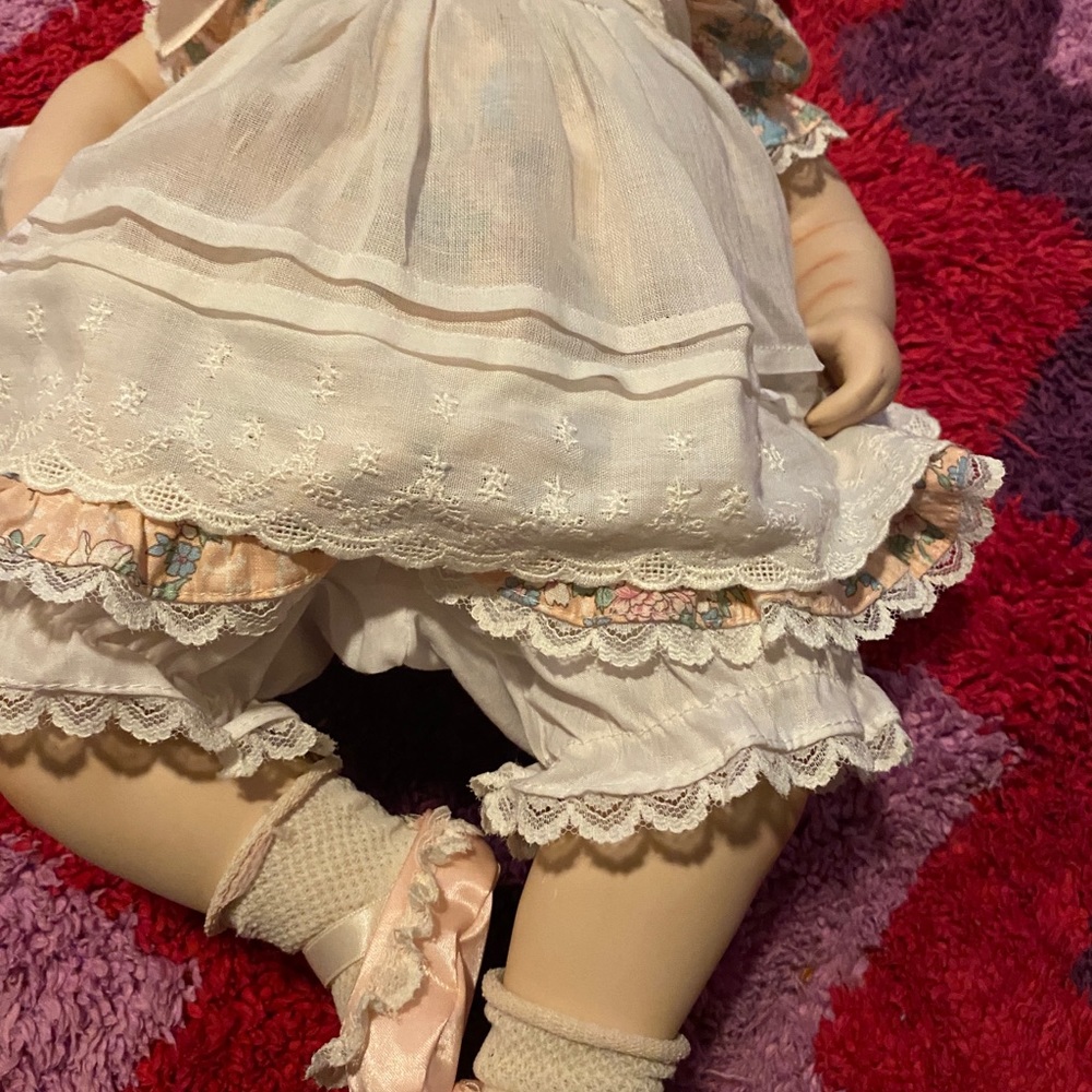PORCELAIN DOLL - Picture 11 of 16